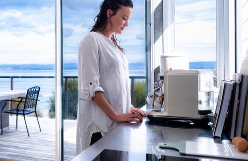 Coles Bay House | Halcyon ~ Immerse yourself in the sky and sea