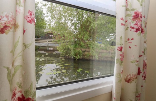 Stalham Cottage | HALCYON, pet friendly, with a garden in Stalham