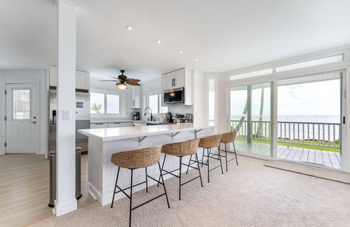 Punaluu House | Hale Kahakai - Oceanfront Retreat - Direct Beach Access