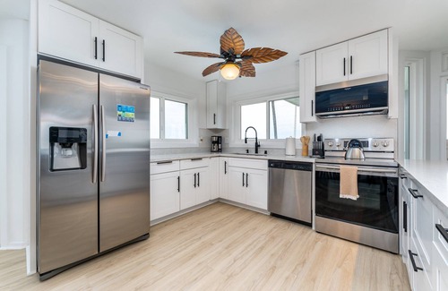 Punaluu House | Hale Kahakai - Oceanfront Retreat - Direct Beach Access - 90 Day Rental
