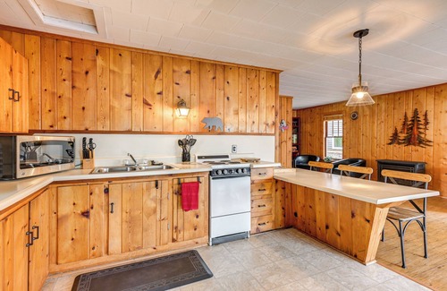 Long Lake Cottage | Hale Rustic Retreat on Long Lake Near Boat Launch!