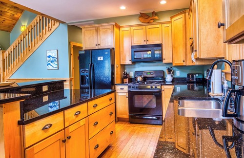 Rangeley House | Haley Pond House | Snowmobile, ATV, or Stroll to Downtown