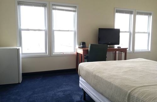 Wall Hotel | Half Block from Belmar Beach!