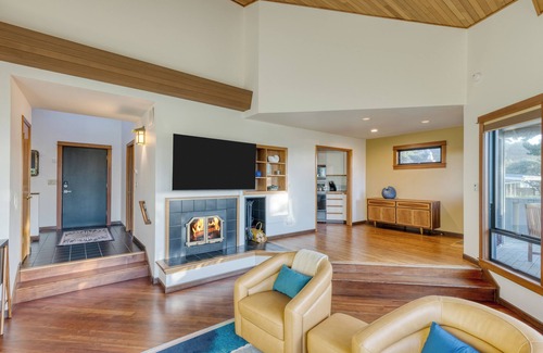 Arch Cape House | Half Block to Beach w/Oceanview, Patio + Balcony | The Shore Pine by AvantStay