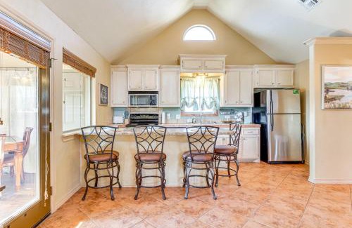Medicine Park House | half Mi to Lake Lawtonka Mtn-View Haven!