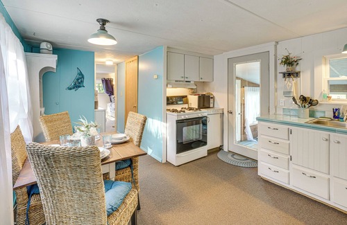 Roque Bluffs Cottage | Half-Mi to Roque Bluffs State Park: Quaint Cottage