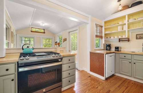 North Eastham House | Half Mile to Private Association Beach!