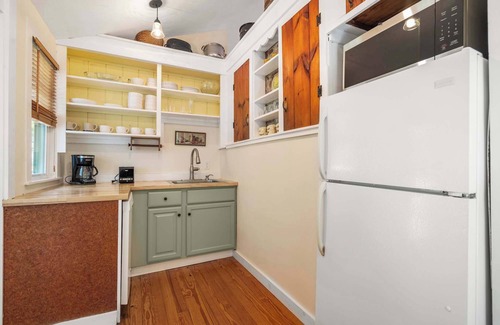 North Eastham House | Half Mile to Private Association Beach!
