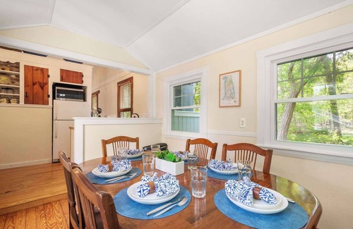 North Eastham House | Half Mile to Private Association Beach!