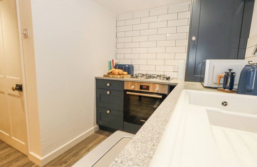 Beaminster House | HALF PINT COTTAGE, pet friendly, with a garden in Beaminster