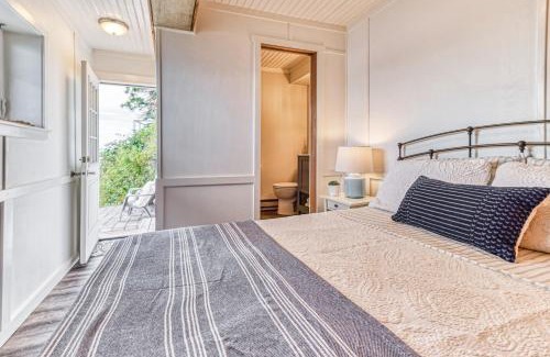 Point Roberts Hotel | Half Shell, Unit 2