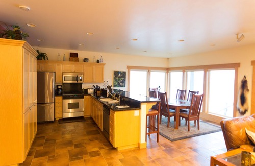 Yakutat House | Halibut Hideaway on the water