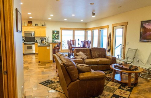 Yakutat House | Halibut Hideaway on the water