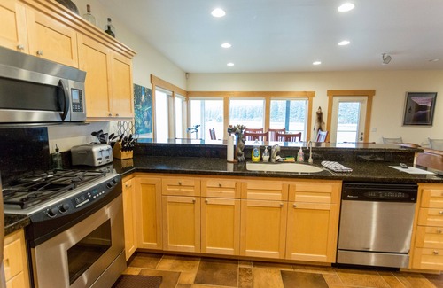 Yakutat House | Halibut Hideaway on the water