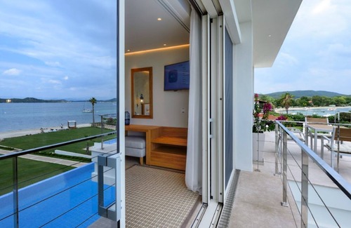 Vourvourou Villa | Halkidi's Mesmerizing 6BR Villa with Pool