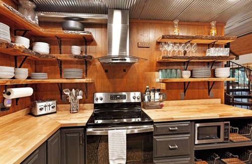 Interlochen Cabin | Hall Creek Lodge - Large Friend & Family Spa Retreat | TC, MI