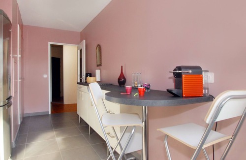 Lyon City Centre Apartment | Halle de Lyon, Lyon 6 boundary: 2 CH, 7th top floor, 2 terraces and parking lot