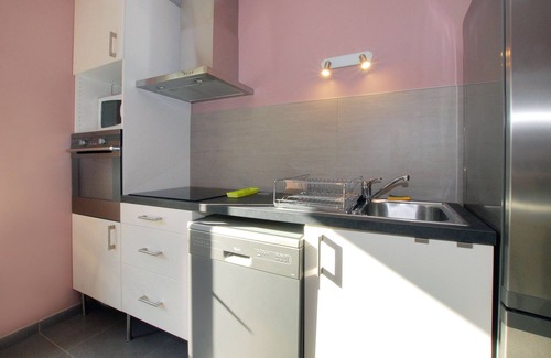 Lyon City Centre Apartment | Halle de Lyon, Lyon 6 boundary: 2 CH, 7th top floor, 2 terraces and parking lot