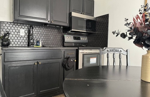 Evansville Apartment | Halloween Suite/2BD/1BA Apt in Holiday Housenn