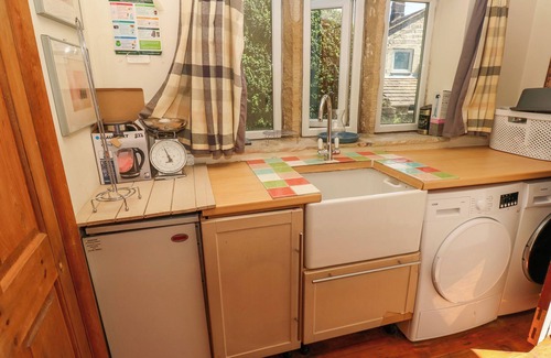 Hebden Bridge House | HALSTEAD GREEN FARM, pet friendly, with open fire in Hebden Bridge