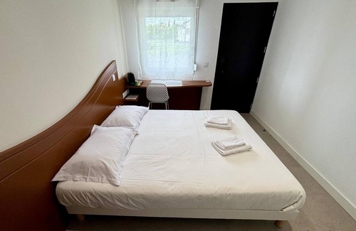 La Vergne Bed & Breakfast | Halte Hôtel Situé à la Sortie de La10, un Hotel Confortable Pour se Reposer !