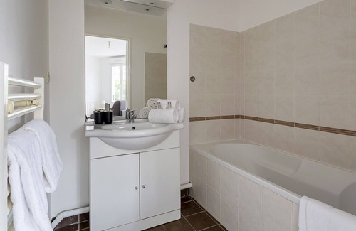 Oullins Apartment | Hamac Suites - Studio Bertholey Oullins - 2people