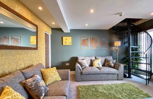 Broad Oak House | Hambrook House Canterbury - NEW luxury guest house