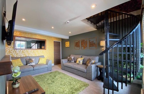 Broad Oak House | Hambrook House Canterbury - NEW luxury guest house