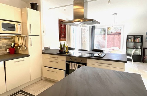Cotignac Condo | Hameau du stade : comfortable Appt. 2 bedrooms with terrace