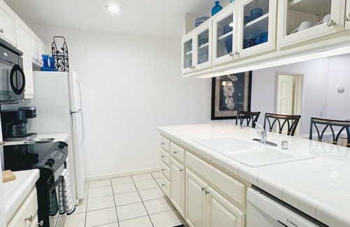 Avalon Villa | Hamilton Cove Condo with Golf Cart and Close to Beach. Only 24 Steps to Door.