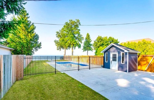 Stoney Creek House | Hamilton Lakeside Haven ~ 4BR of Peace & Comfort