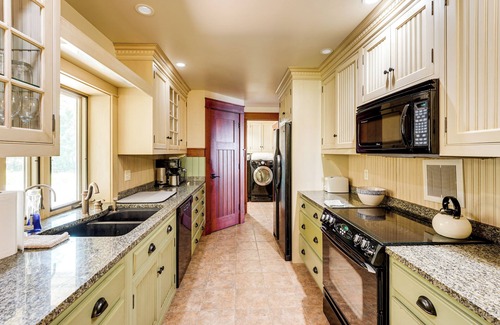 Free Soil House | Hamlin Lake Retreat: Spacious Stay for Groups!