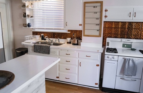 Wilkinsburg House | Hamnett Gallery House - Newly Updated!