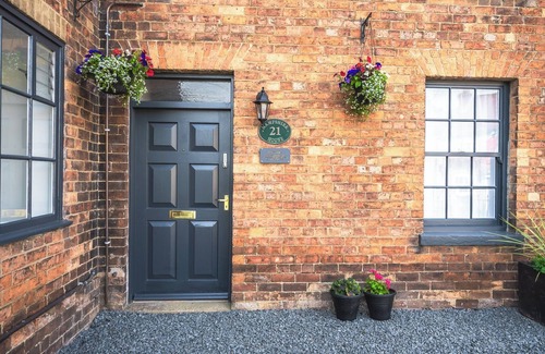 Nettleham House | Hampshire Charming House