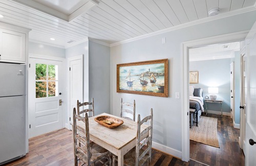 Batesville Cottage | Hampshire Cottage in Ivy| 30+ Days Near Cville | Pet Friendly