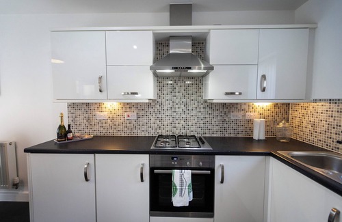 Peterborough House | Hampton 3-Bedroom spacious & clean entire house Quiet WIFI private parking