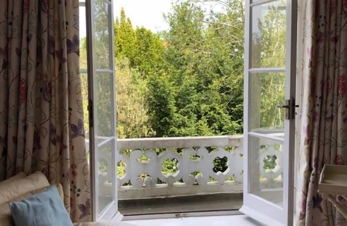 East Molesey House | Hampton Court: Elegant Wing Of Victorian House
