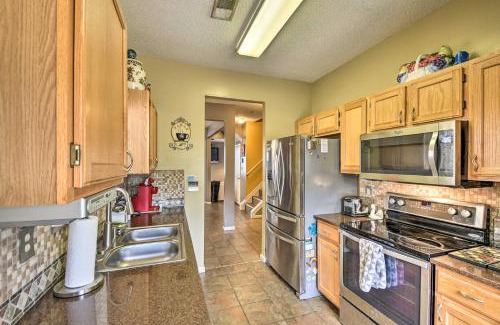 Hampton House | Hampton Home with Fireplace and Close to Beaches!