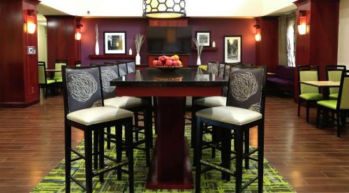Mill Hall Hotel | Hampton Inn and Suites of Lamar
