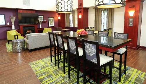 Mill Hall Hotel | Hampton Inn and Suites of Lamar