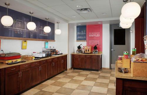 Southeast Salem Hotel | Hampton Inn and Suites Salem