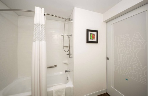 Eastwick Hotel | Hampton Inn Philadelphia-International Airport