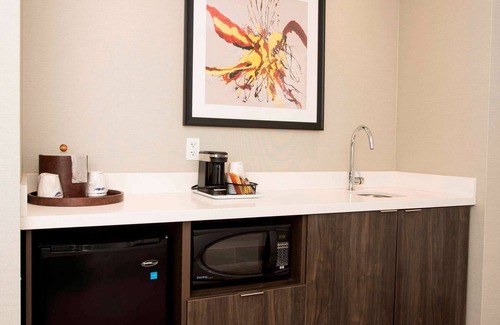 Thunder Bay Hotel | Hampton Inn & Suites by Hilton Thunder Bay