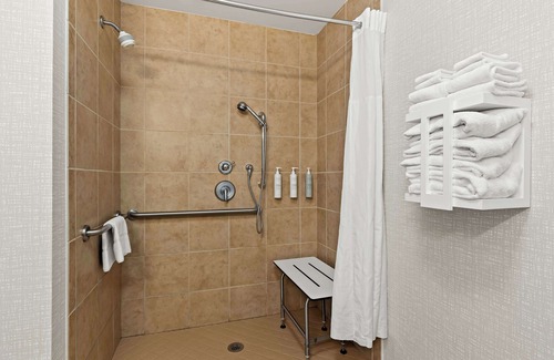 Canton Hotel | Hampton Inn & Suites Canton