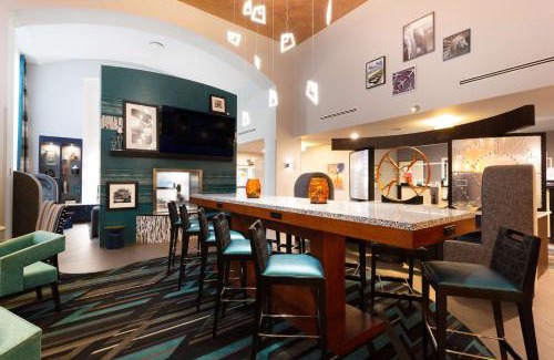 Herndon Hotel | Hampton Inn & Suites Herndon-Reston