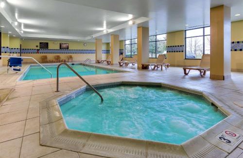 West Newton Hotel | Hampton Inn & Suites Indianapolis-Airport