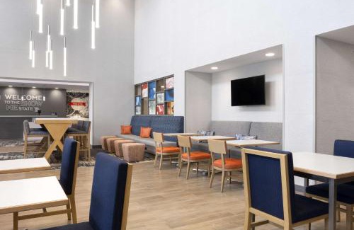 St. Charles Hotel | Hampton Inn & Suites St Charles Old Town Area, Mo