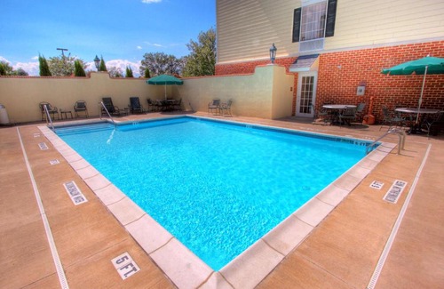 State College Hotel | Hampton Inn & Suites State College at Williamsburg Square
