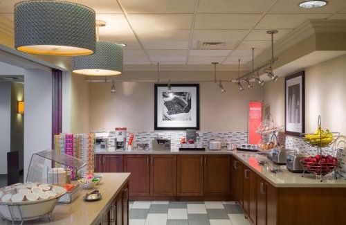 State College Hotel | Hampton Inn & Suites State College at Williamsburg Square