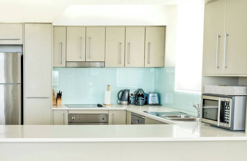 Kings Beach Apartment | Hamptons Style Penthouse at Kings Beach